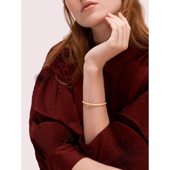 KATE SPADE • Gold Raise The Bar Cuff Bracelet - Picture 2 of 3